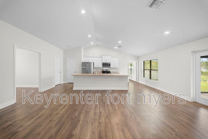 Lehigh Acres House: 490 Windermere Dr