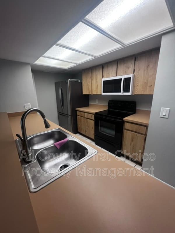 Tarpon Springs House: 39650 US 19 N