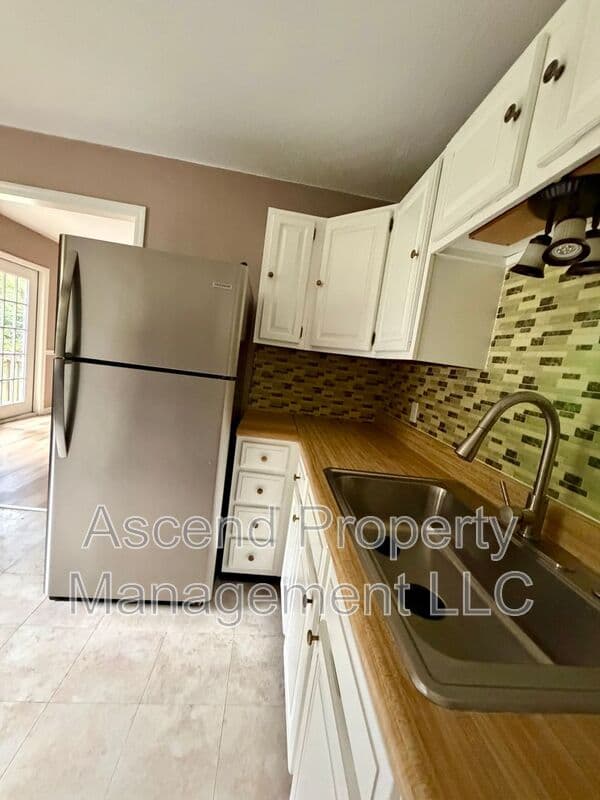 Ooltewah House: 5428 Country Village Dr