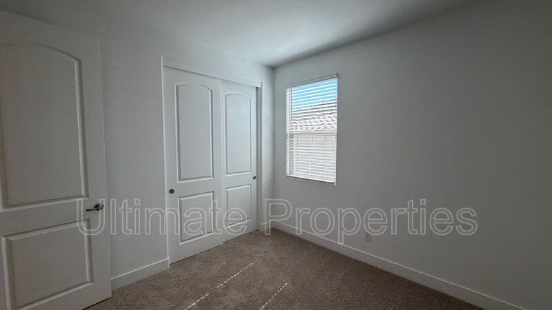 Peoria House: 31958 N 116th Ave