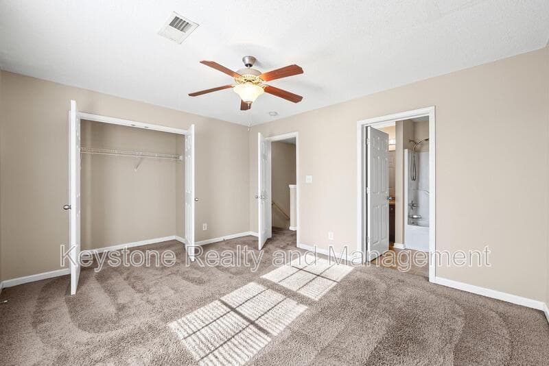 Unit C
Clarksville Townhome: 816 Oak Arbor Court