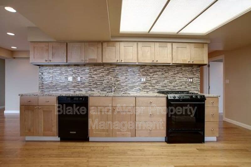 Portland House: 4330 SW Council Crest Dr