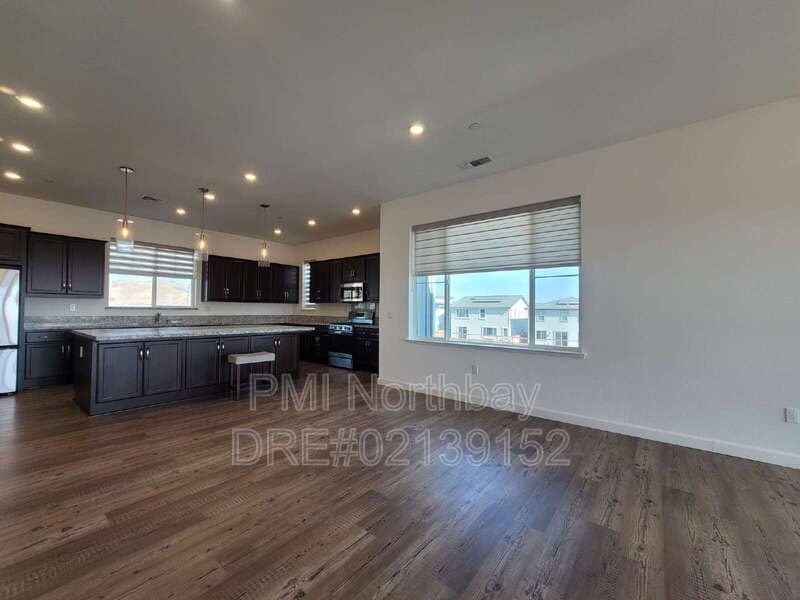 Fairfield House: 2466 Shore Vista