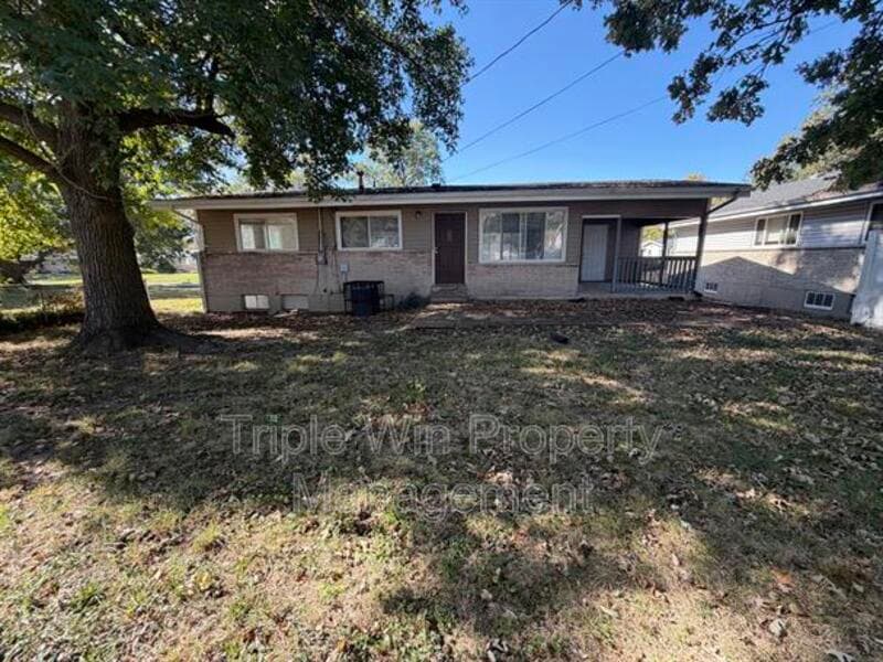 Saint Louis House: 10126 Edgefield Dr