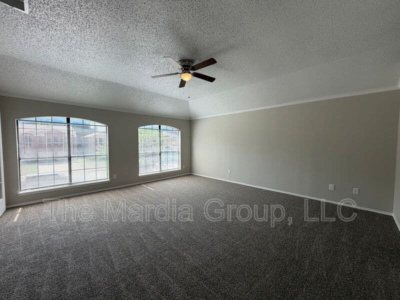 Cedar Hill House: 904 Shady Brook Lane