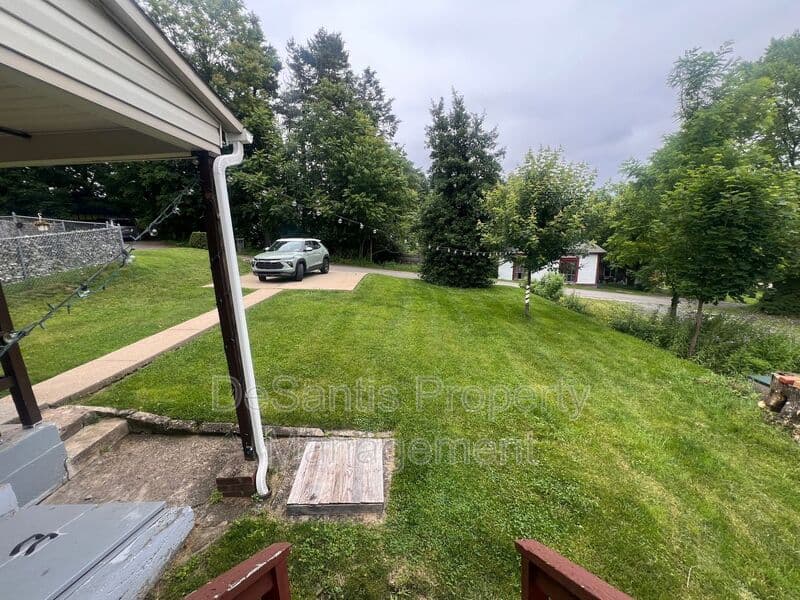Ingram Condo: 1632 E Steuben Street