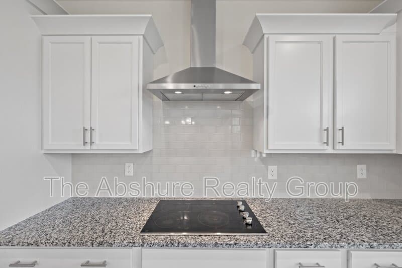 Fuquay-Varina House: 1511 Woodland Knoll Court