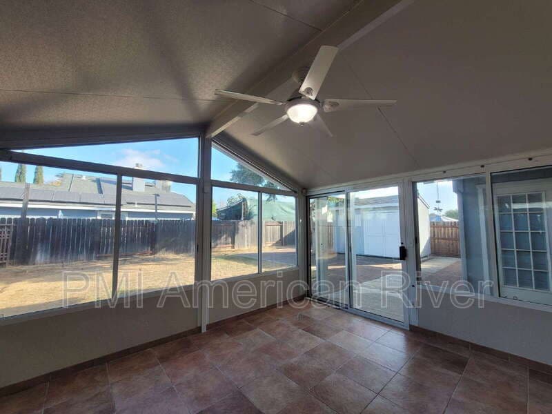 Sacramento House: 8715 Rooster Way