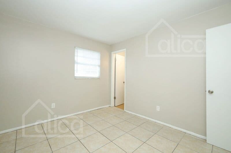 Orlando House: 1700 Ravenall Ave
