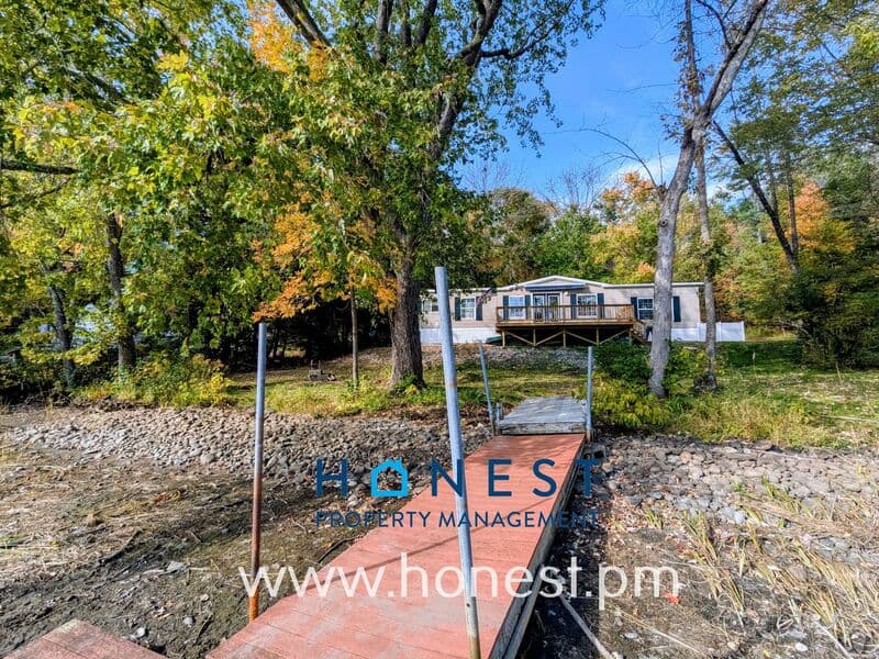 West Gardiner House: 107 Woodland Dr