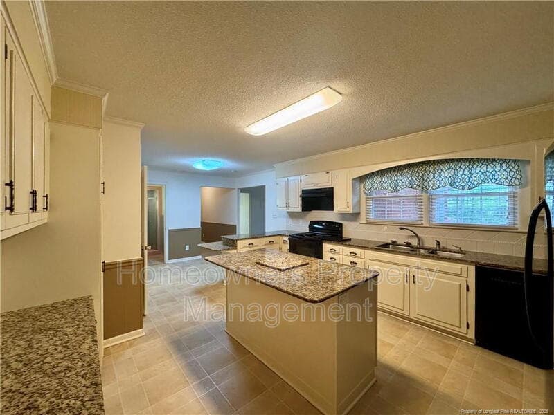 Spring Lake House: 400 Harrill Cir