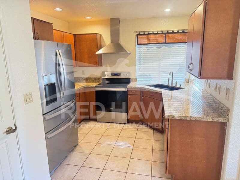 Tempe House: 25 W La Vieve Ln