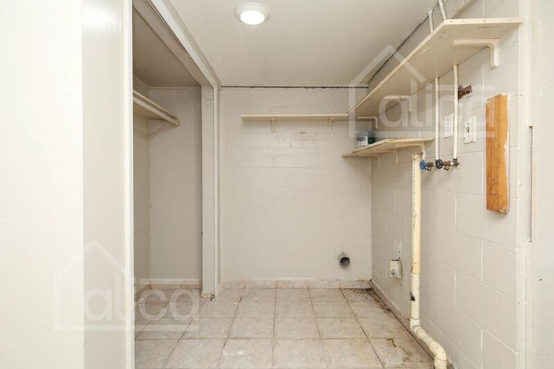Orlando House: 3810 Cedarwaxwing Ave