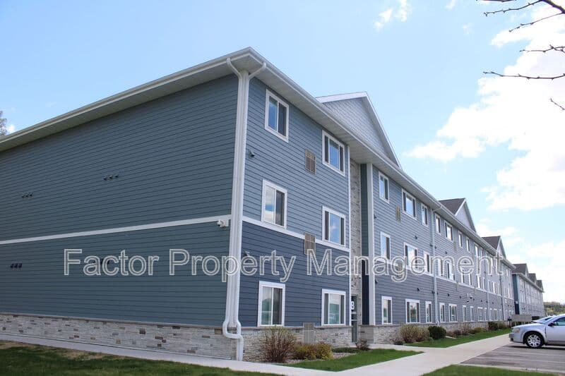 Belle Plaine Apartment: 561 Elk Street South