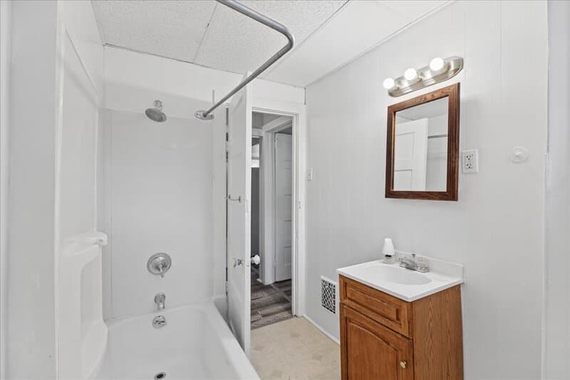 Audubon Condo: 504 Cedarcroft Ave. - C