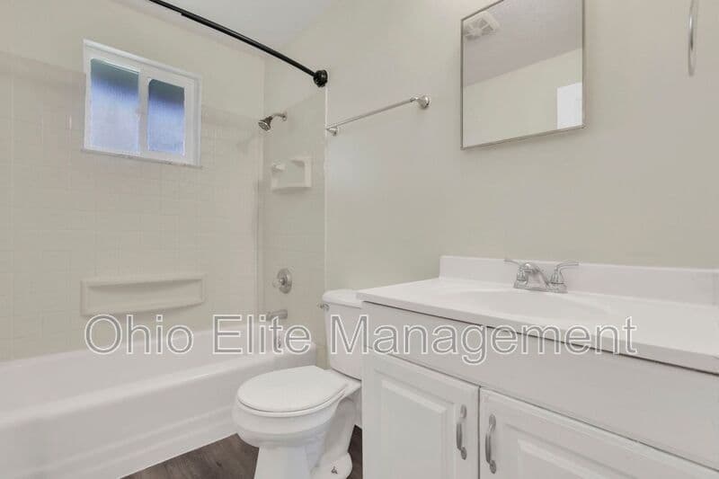 Columbus House: 861 Kingsford Rd