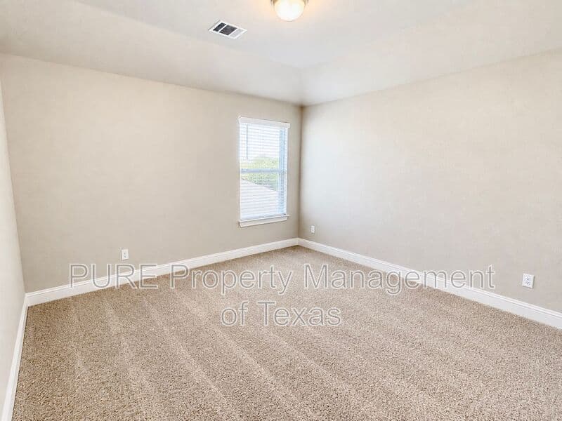 Georgetown House: 204 Riverhill Cv