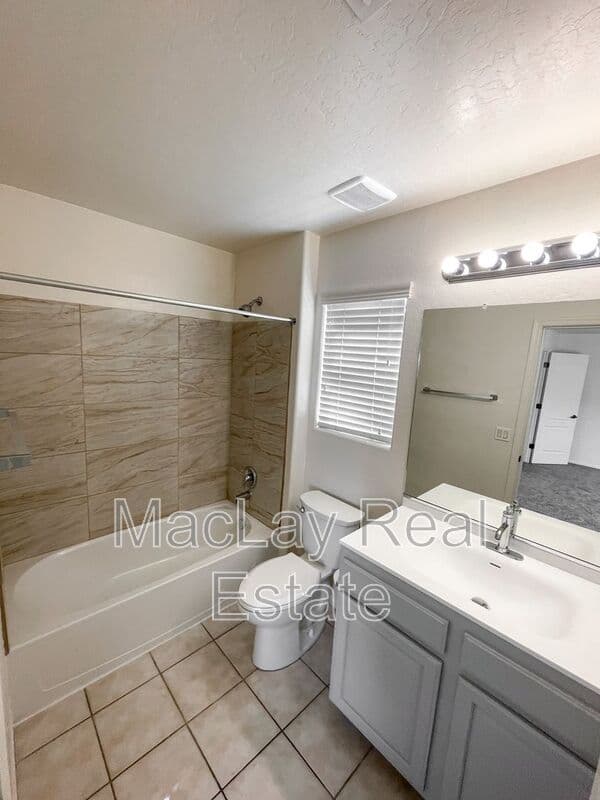 Mesa House: 10252 E Isleta ave