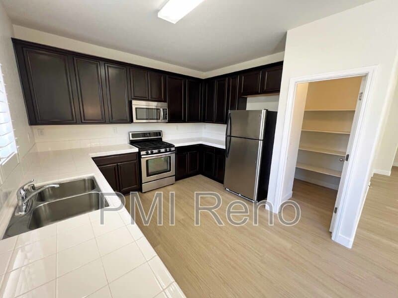 Reno House: 525 Verelli Court