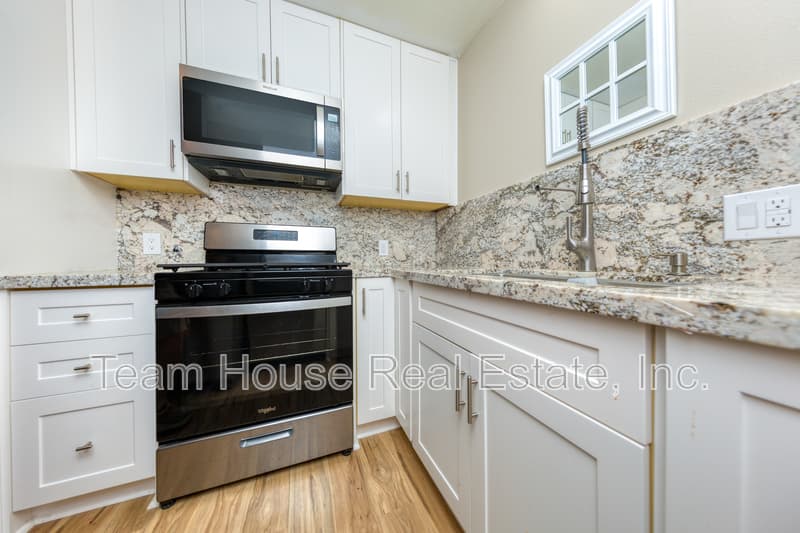 Newhall Condo: 19139 Avenue of the Oaks