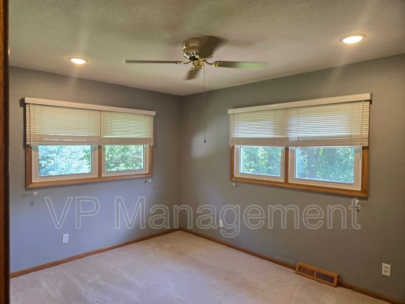 Bettendorf House: 1109 33rd St