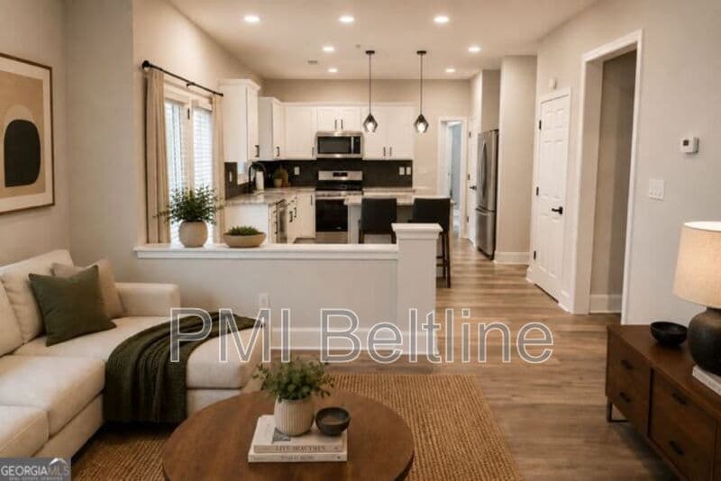 College Park House: 4644 Creekside Cove