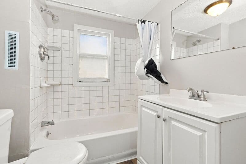 West Jefferson House: 20 - 22 S. Twin St.
