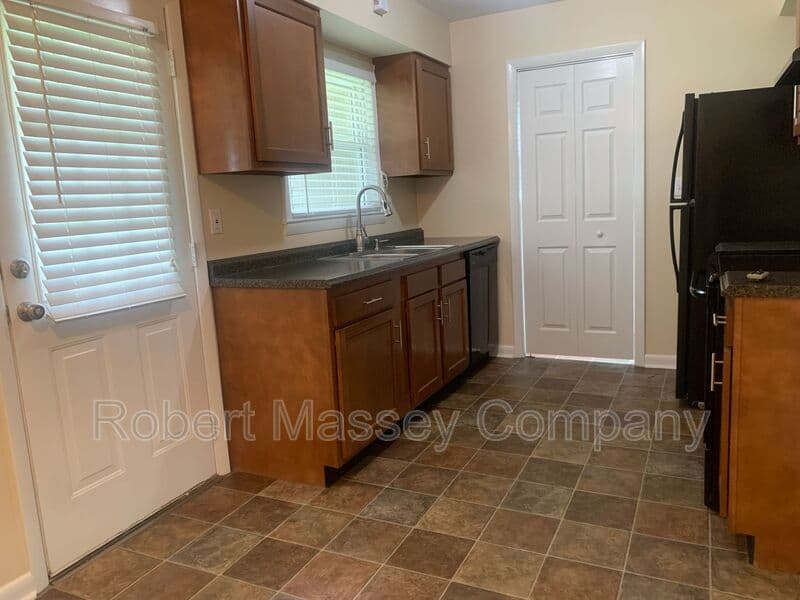 Louisville House: 2611 Gardiner Lane