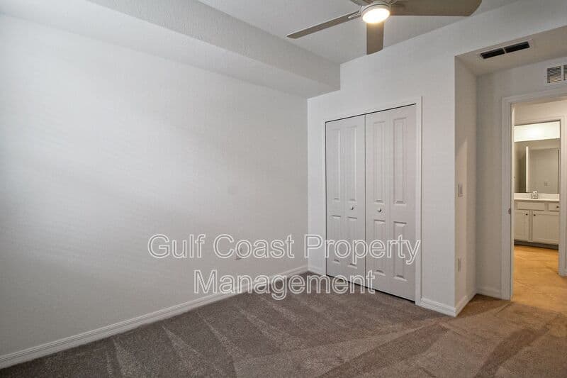 Sarasota House: 5703 North Honore Avenue