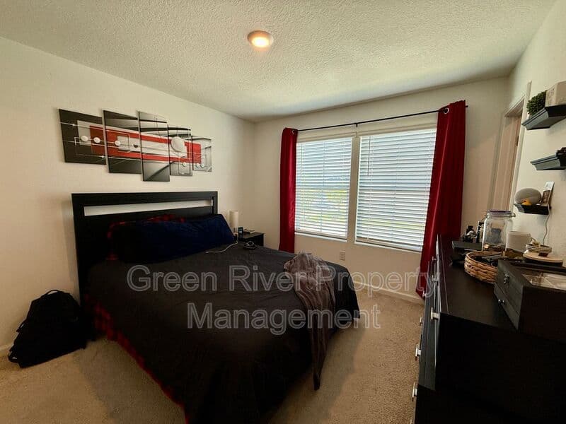 Jacksonville House: 4922 Earthshine Road