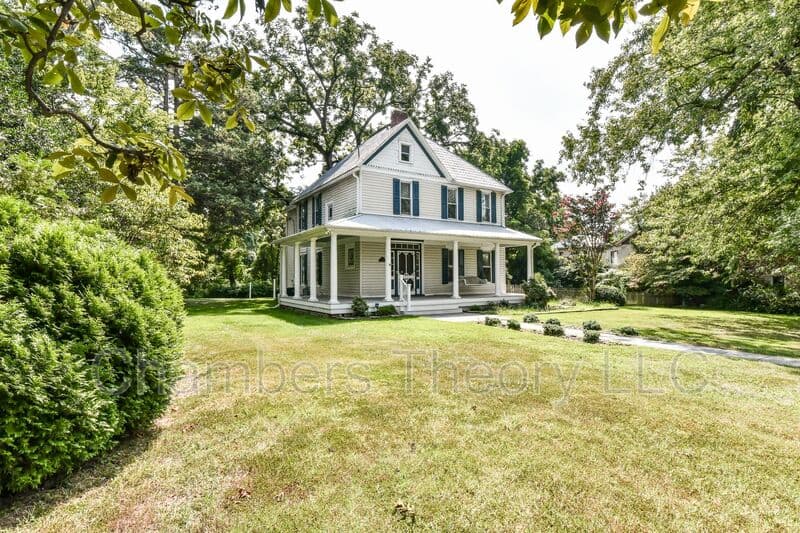 Dunn Loring House: 2415 Sandburg St