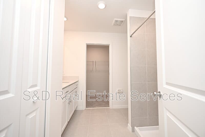 Lakeland House: 7847 Abagail Dr.