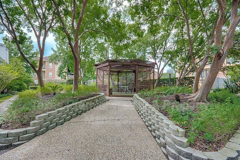 Houston Condo: 10811 Richmond Ave