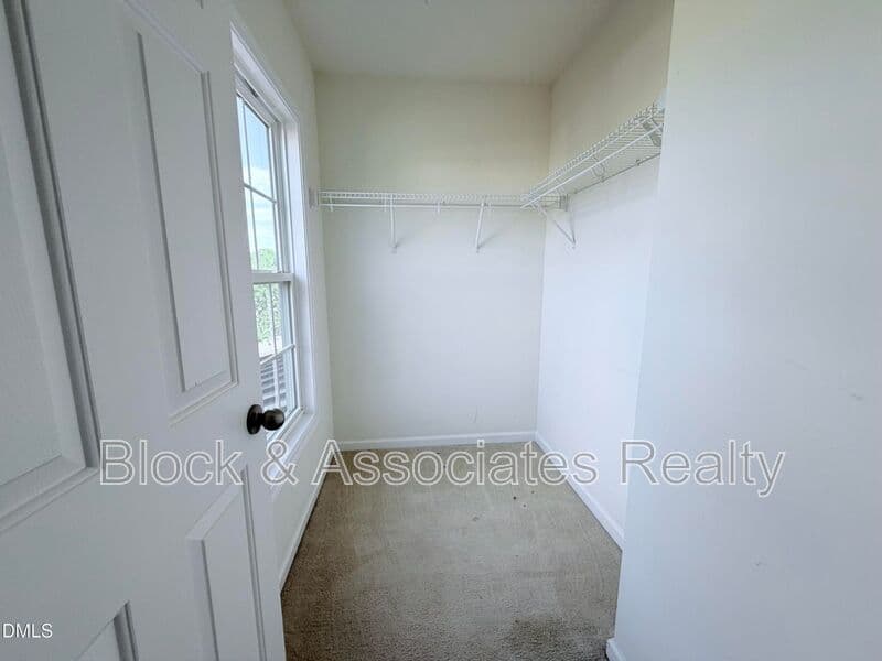 Holly Springs House: 536 Gooseberry Dr