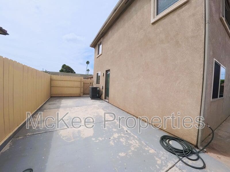 Imperial Beach House: 525 12th Street