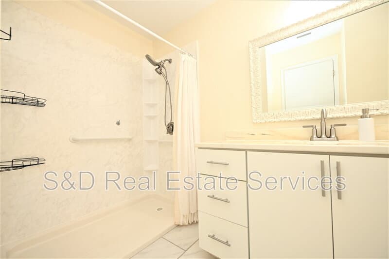 Lakeland House: 1774 Birchwood Loop