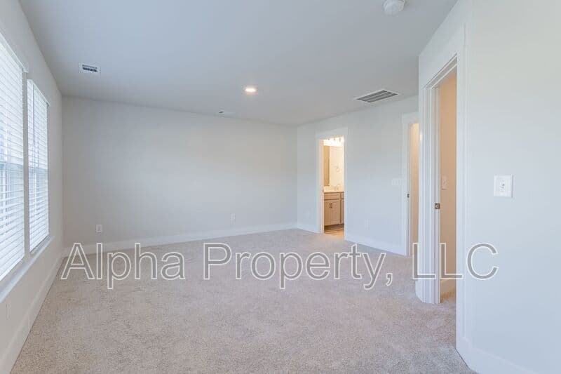 Moore Townhome: 1530 Rivermeade Dr