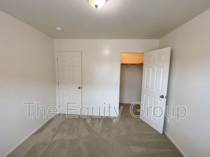 Visalia House: 1025 West Reese Ct