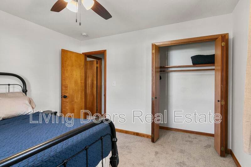 Lincoln House: 6935 Colby St