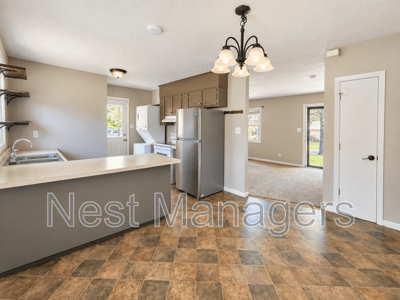 Fayetteville House: 7259 Ainsley Street