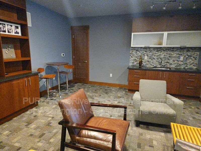 Seattle Condo: 4547 8th Ave