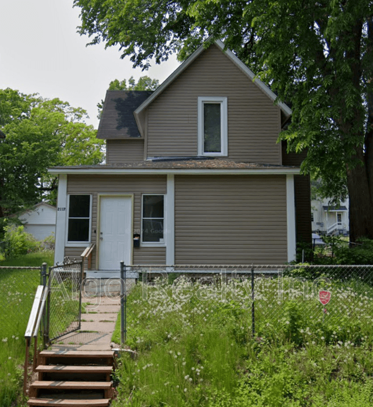 Minneapolis House: 2117 Illion Ave N