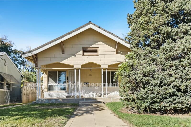 Sacramento Condo: 4925 11th Ave