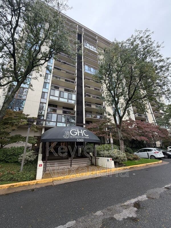 Alexandria House: 5300 Holmes Run Parkway