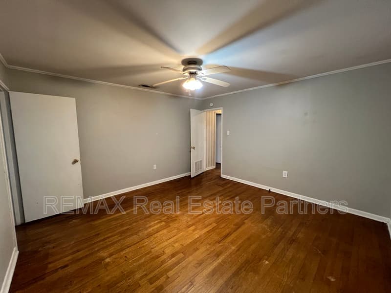 Hattiesburg House: 105 Rainbow Cir