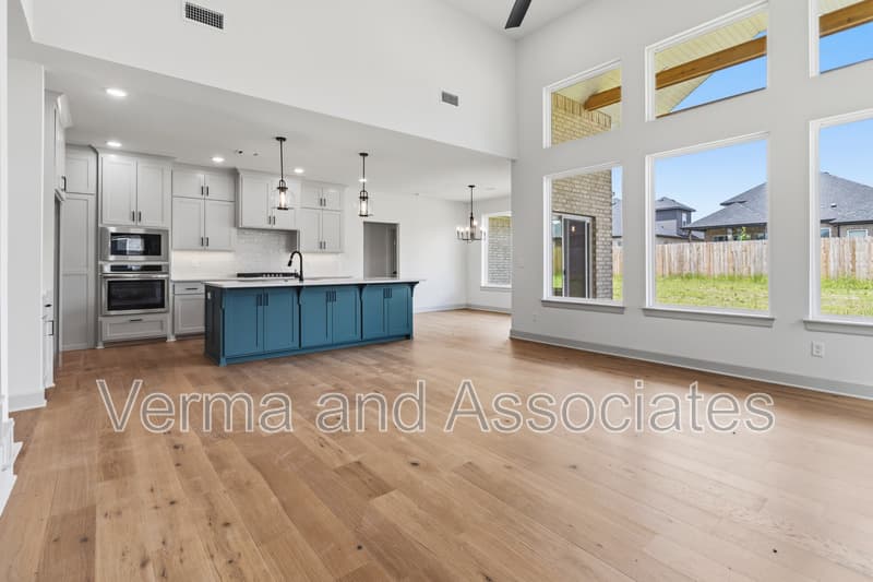 Centerton House: 1071 Whistler St