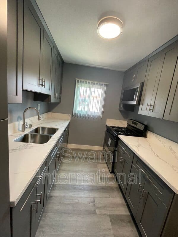 Los Angeles Condo: 1031 W. 102nd St.