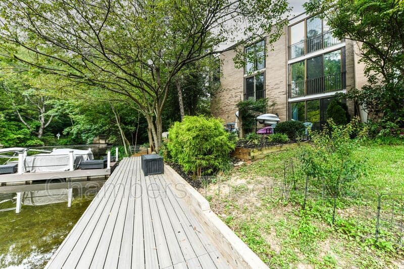 Reston House: 11475 Washington Plz W