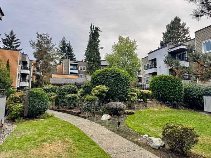 Kirkland House: 746 Kirkland Circle F102