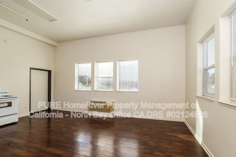 Cloverdale House: 154 Railroad Avenue